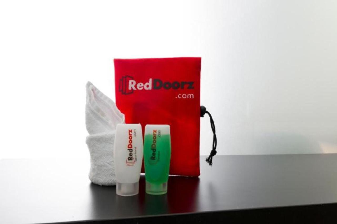 Reddoorz Plus @ Hertasning Area Макасар Экстерьер фото